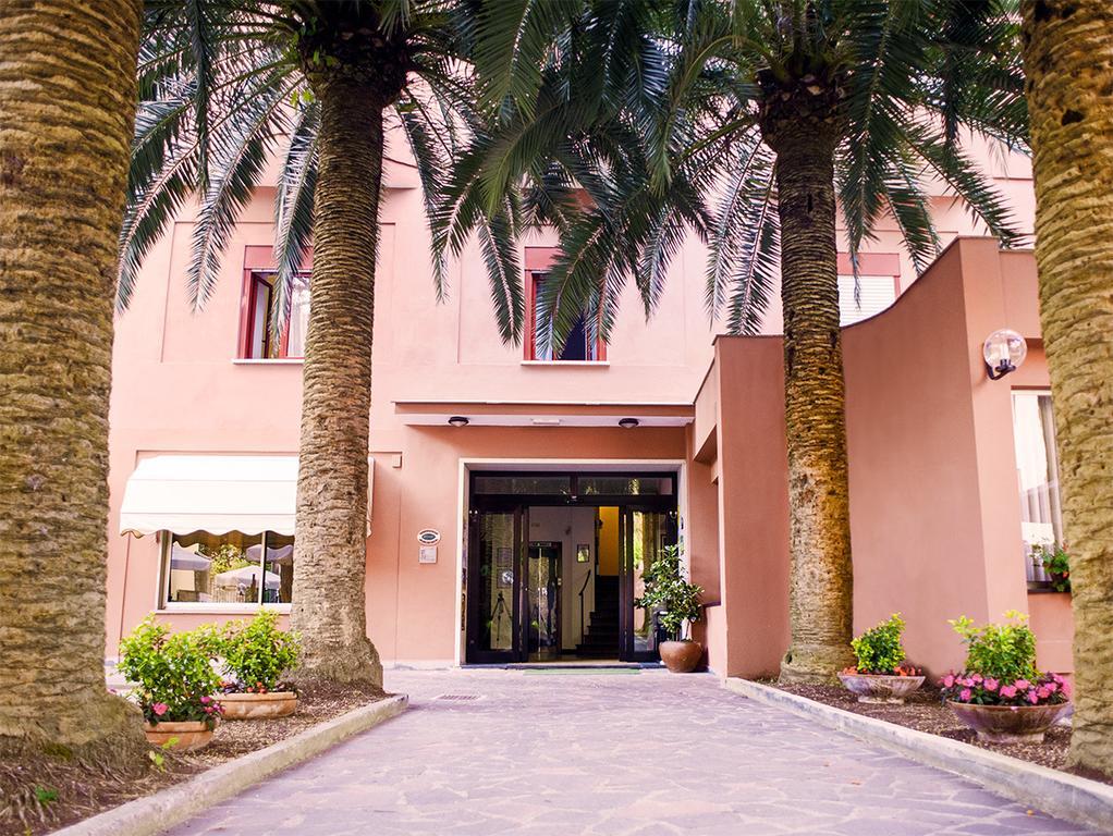 מונטרוסו אל מארה Hotel Palme מראה חיצוני תמונה