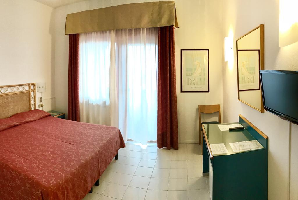 מונטרוסו אל מארה Hotel Palme מראה חיצוני תמונה
