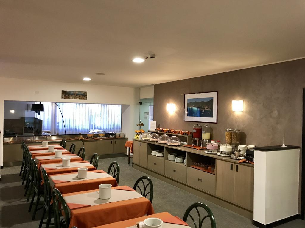 מונטרוסו אל מארה Hotel Palme מראה חיצוני תמונה