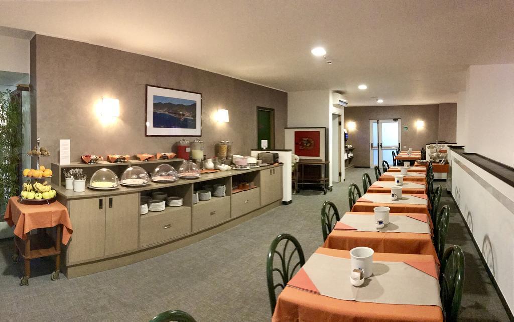 מונטרוסו אל מארה Hotel Palme מראה חיצוני תמונה