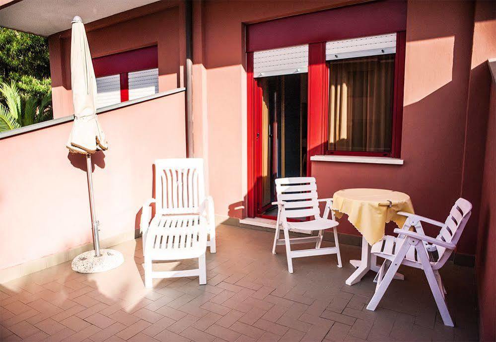 מונטרוסו אל מארה Hotel Palme מראה חיצוני תמונה