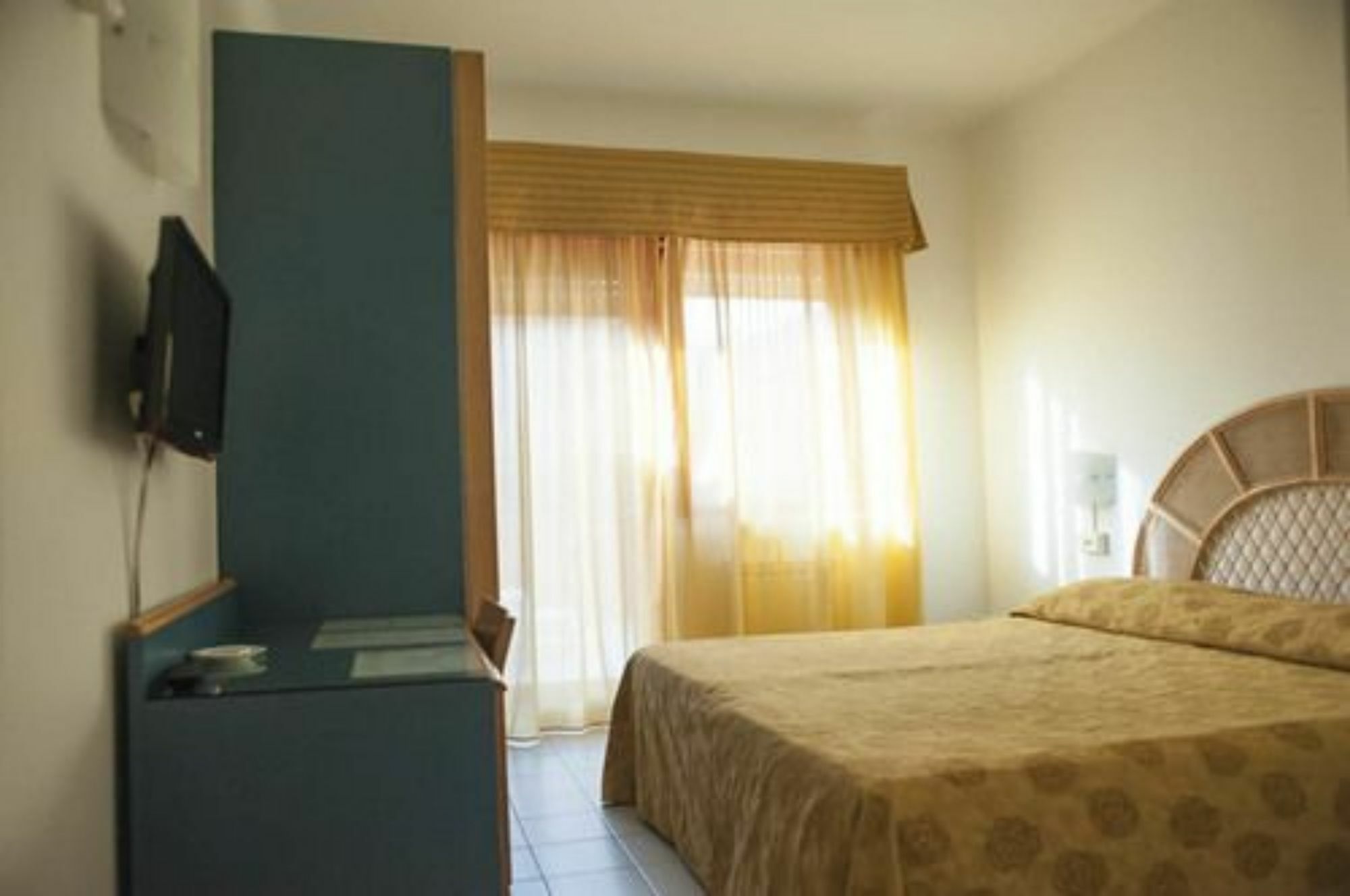 מונטרוסו אל מארה Hotel Palme מראה חיצוני תמונה